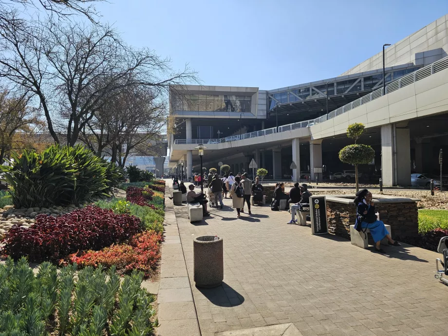 Припаркуйтеся перед терміналом