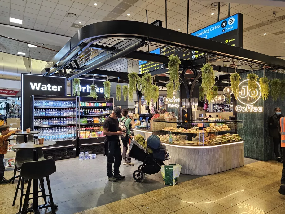 Кафе в транзитній зоні