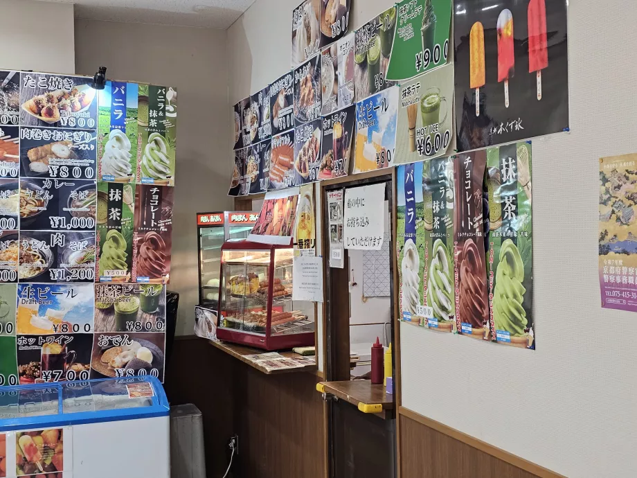 Буфет на пристані для яхт