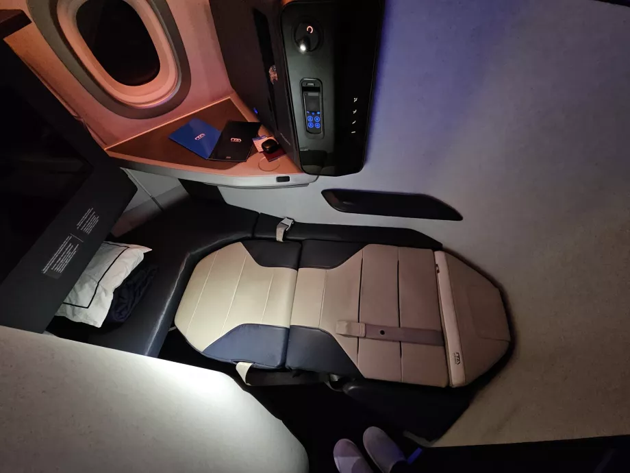 Диван розкладається в ліжко