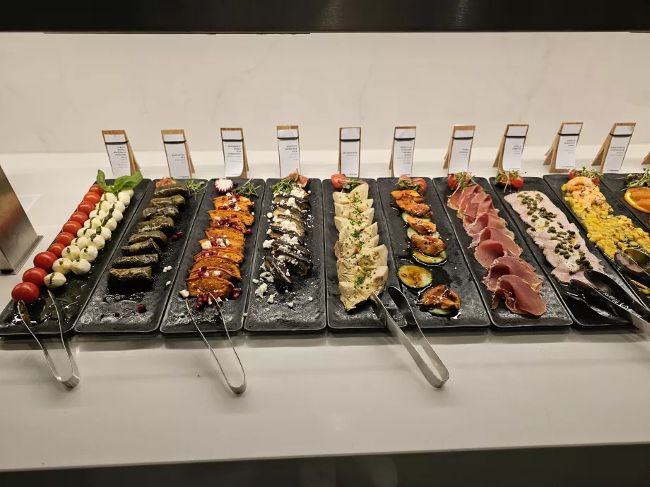 Зал очікування першого класу (головний термінал) - холодна кухня