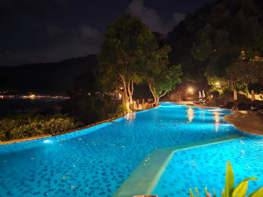 Великий басейн готелю