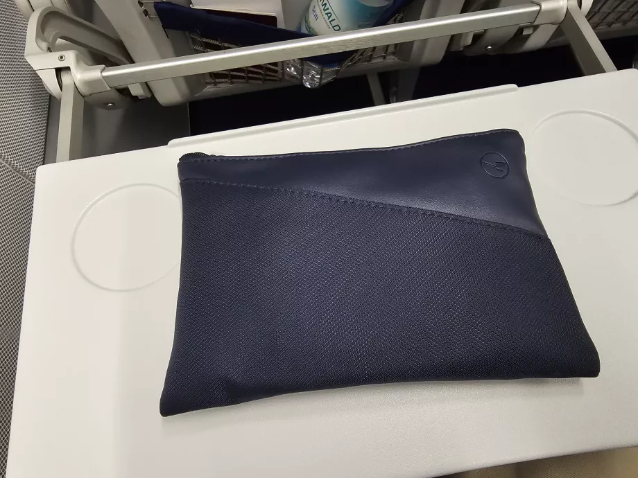 Набір побутового приладдя