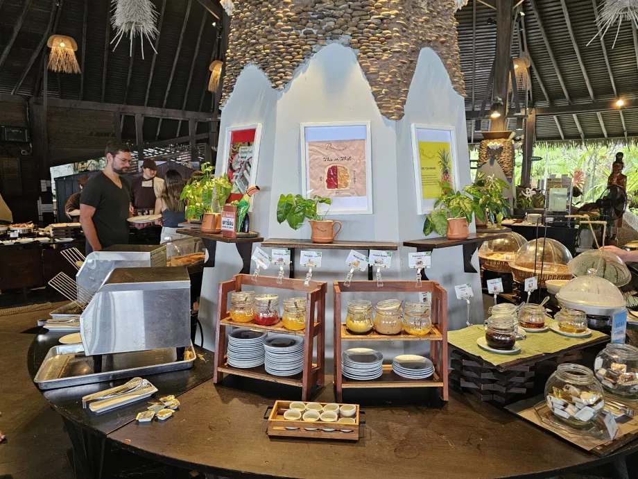 Сніданок: джеми та мармелади