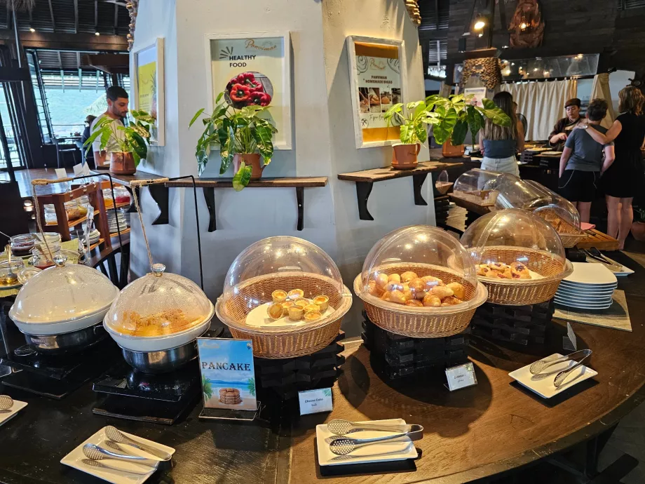 Сніданок: солодка випічка