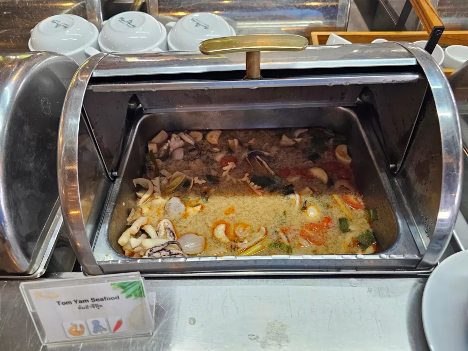 Сніданок: суп Том Ям