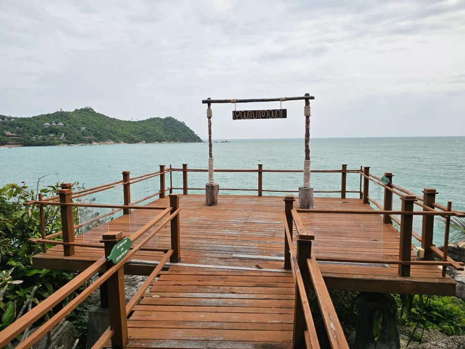 Причал з видом на море