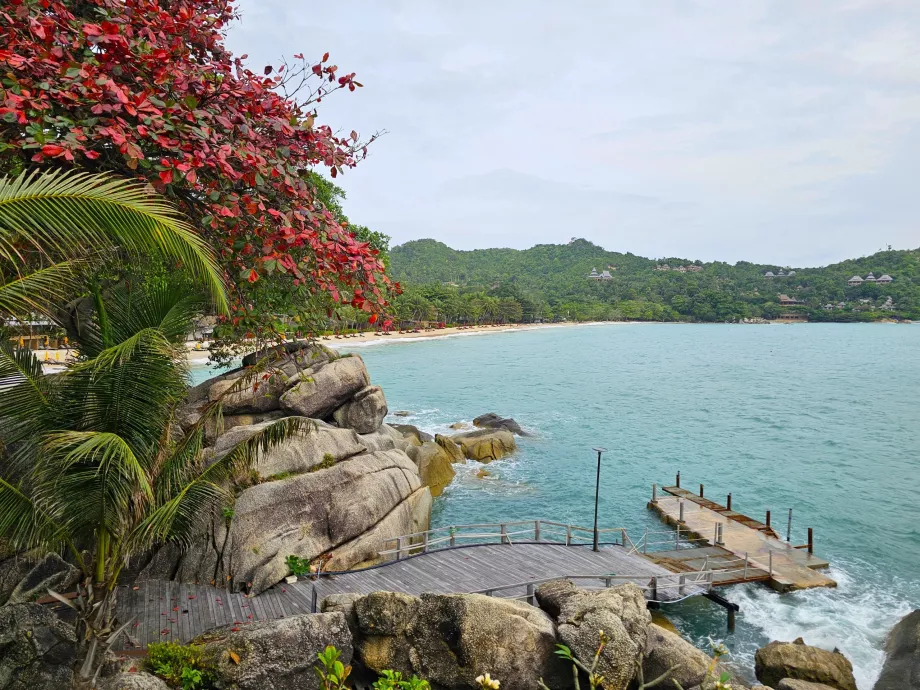 Узбережжя навколо готелю