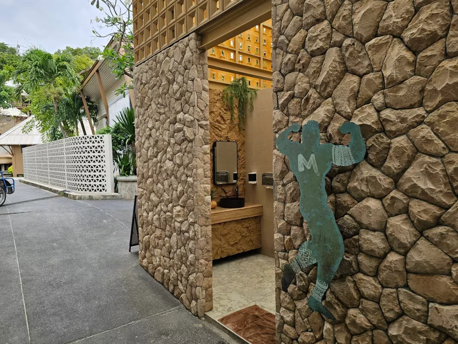 Пляж Рін-Най, безкоштовні туалети