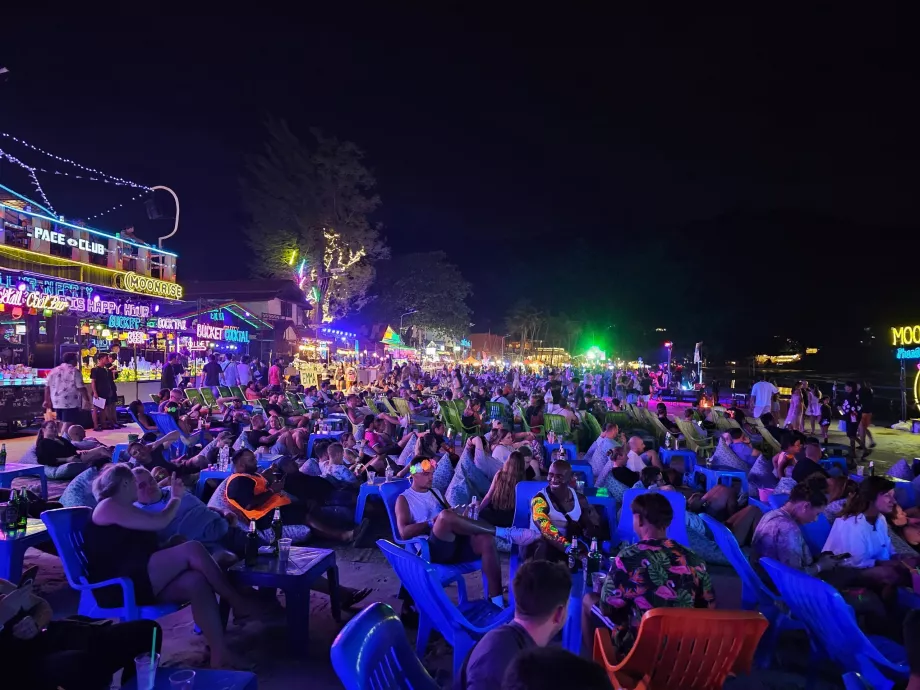 Вечірка повного місяця