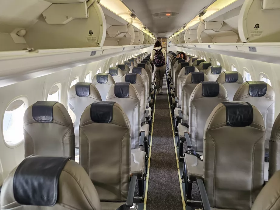Інтер'єр, Bombardies Dash 8-400