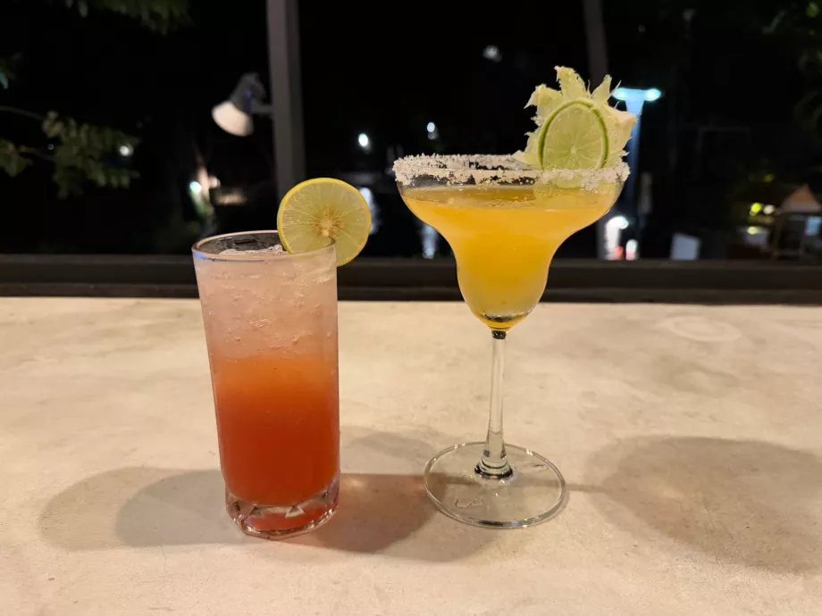 Коктейль під час вечері