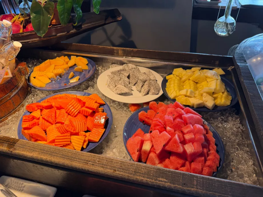 Сніданок: фрукти