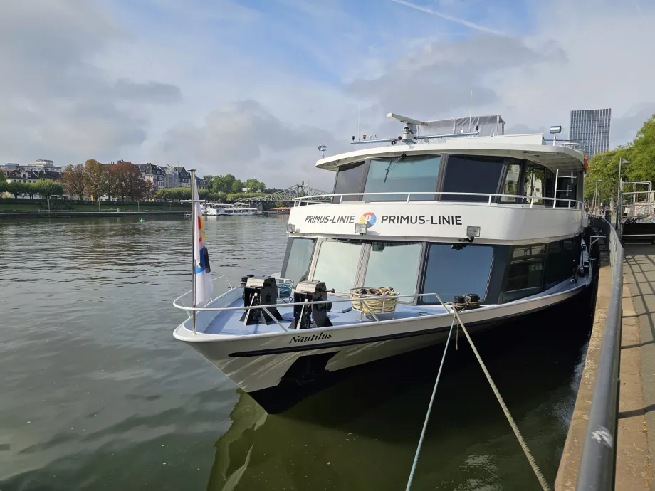 Корабель Primus Line