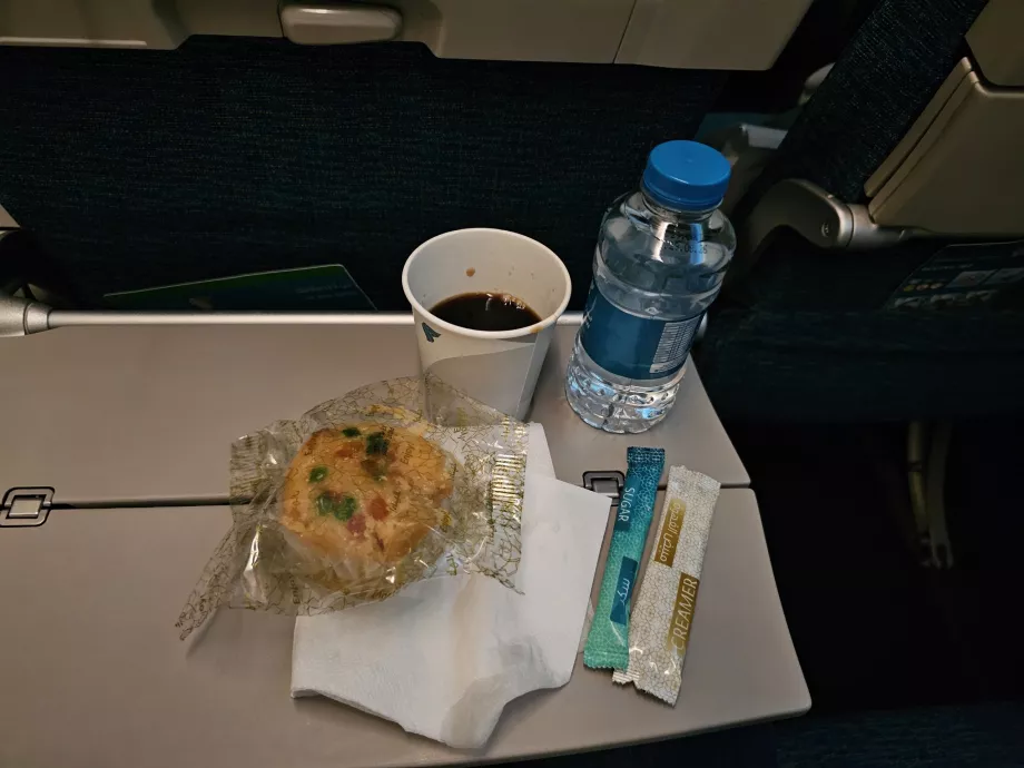 Сніданок на рейсі FRA-MCT