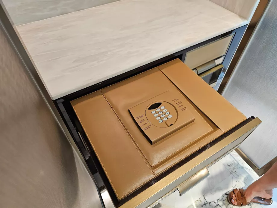 Сейф у номері