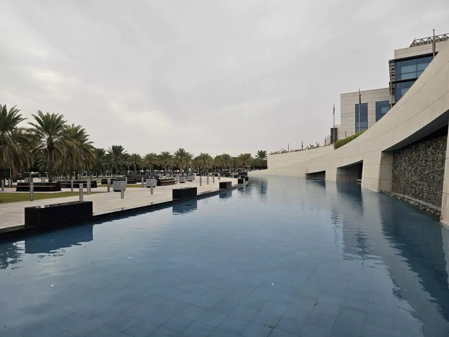 Парковка перед аеропортом