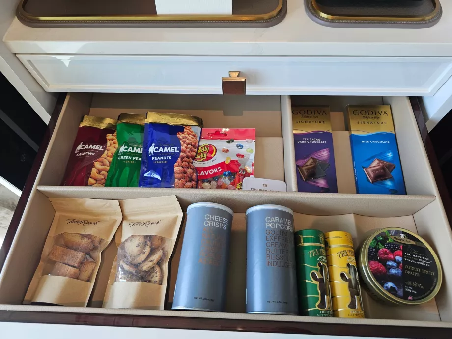 Печиво, шоколад і горіхи