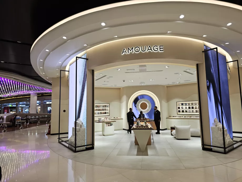 Магазин косметики, транзитна зона