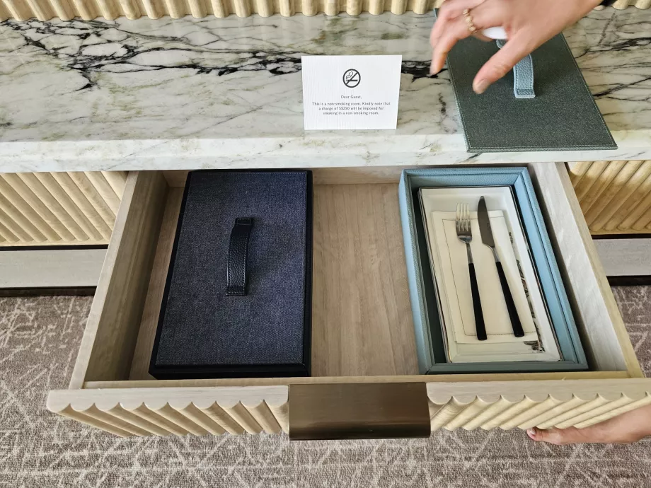 Столові прибори