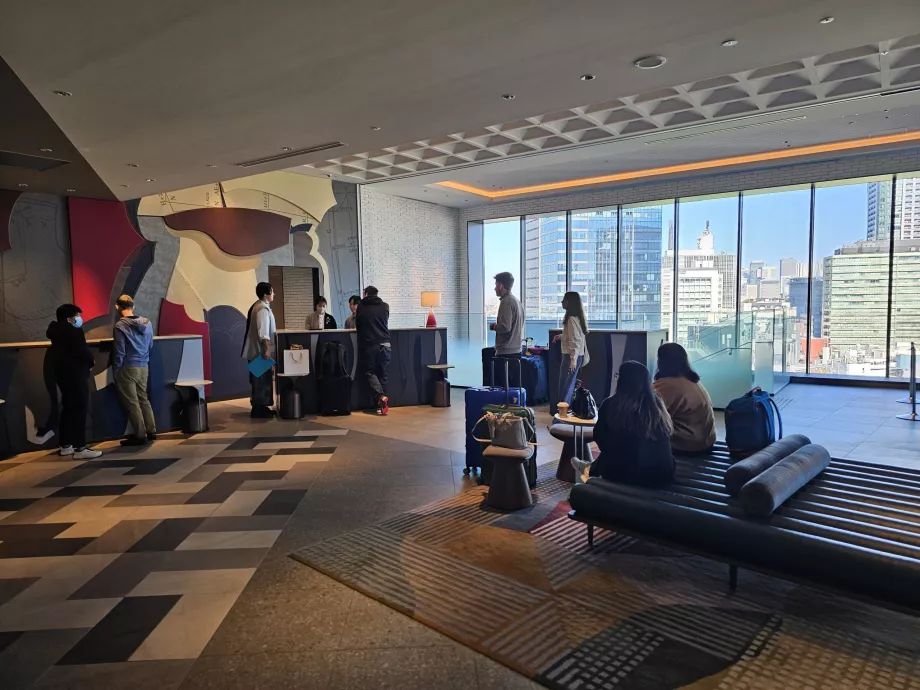 Рецепція готелю на 12 поверсі