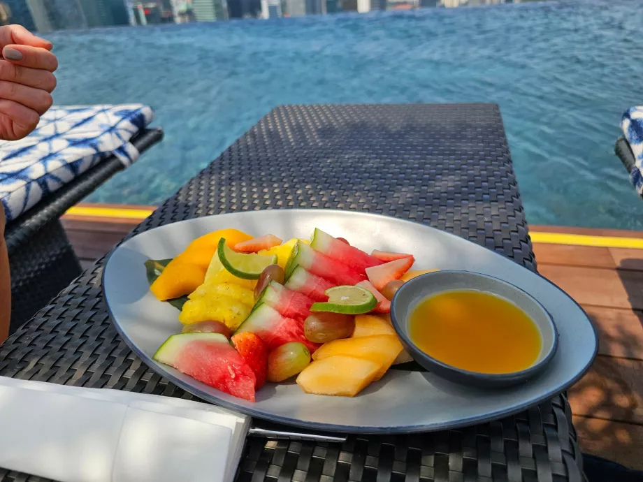 Фруктова миска