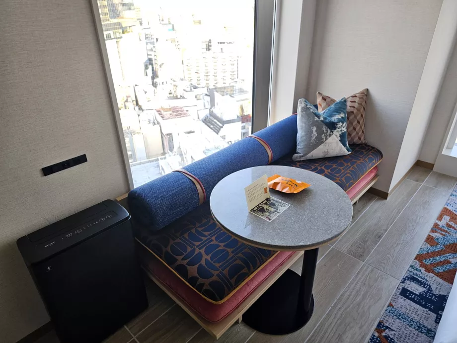 Диван у кімнаті