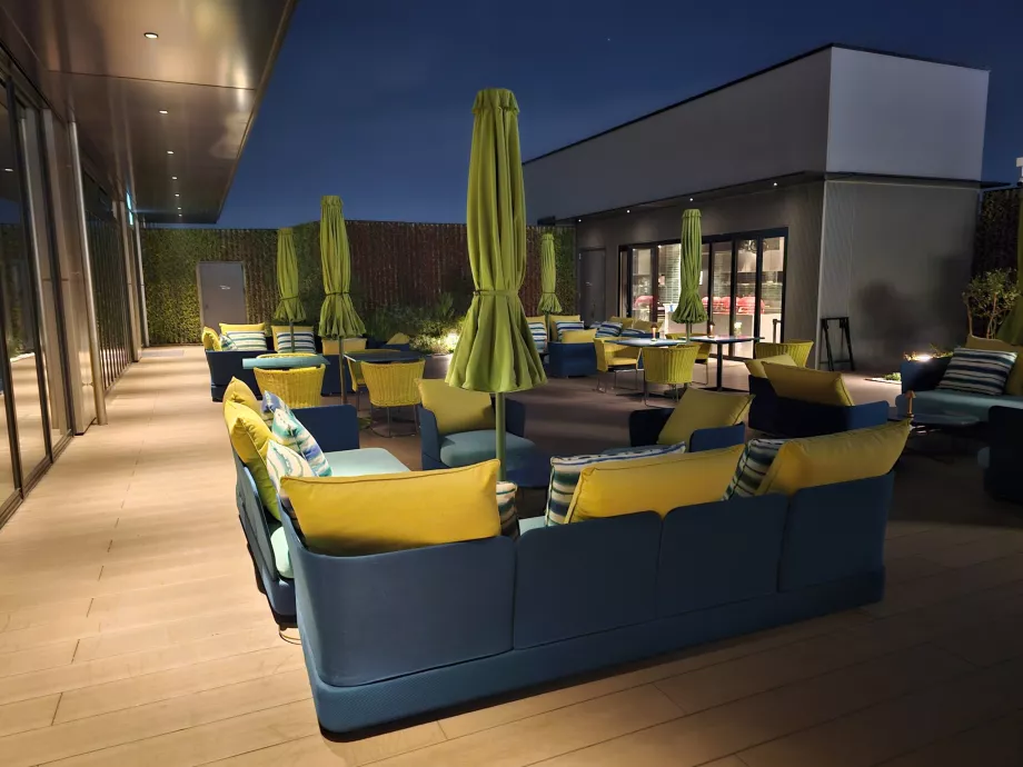 Відкрита тераса ресторану Gallery 11