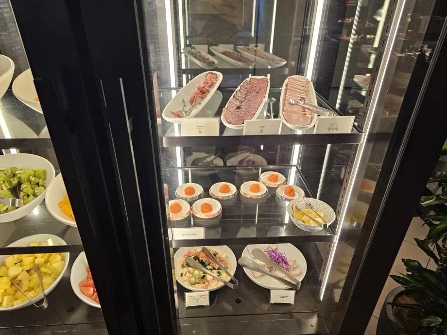 Сніданок - салати та шинка