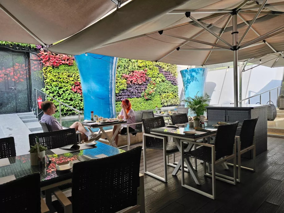 Сніданок у ресторані Rise