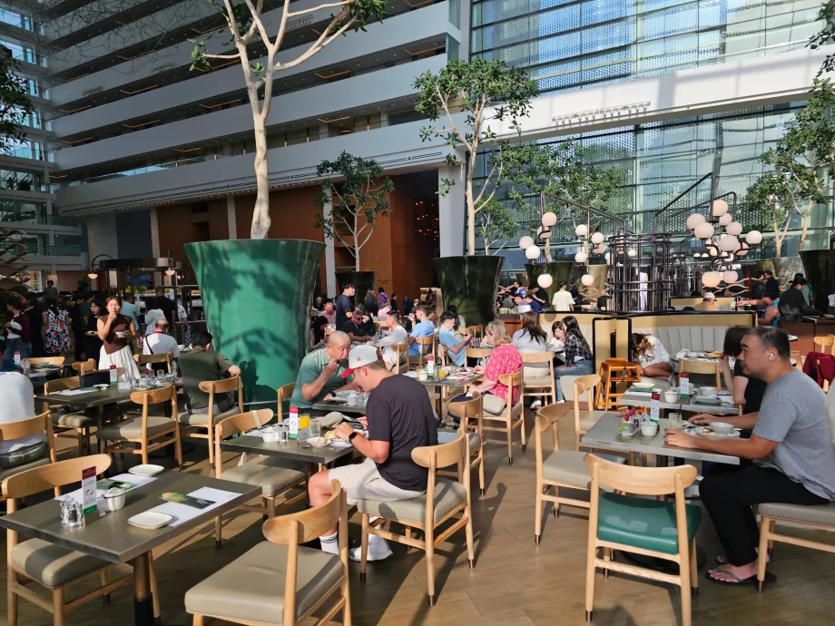 Сніданок у ресторані Rise