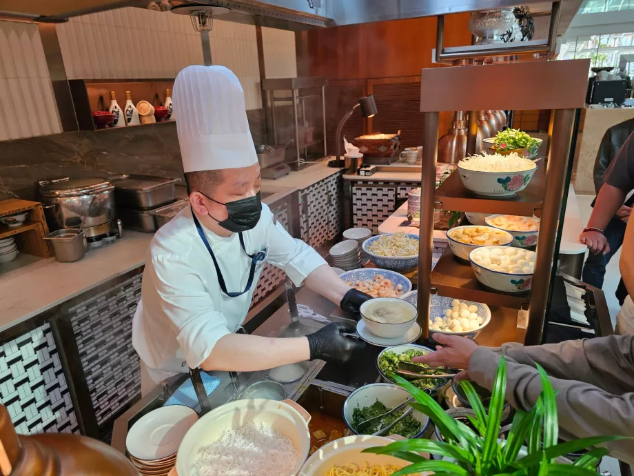 Сніданок у ресторані Rise