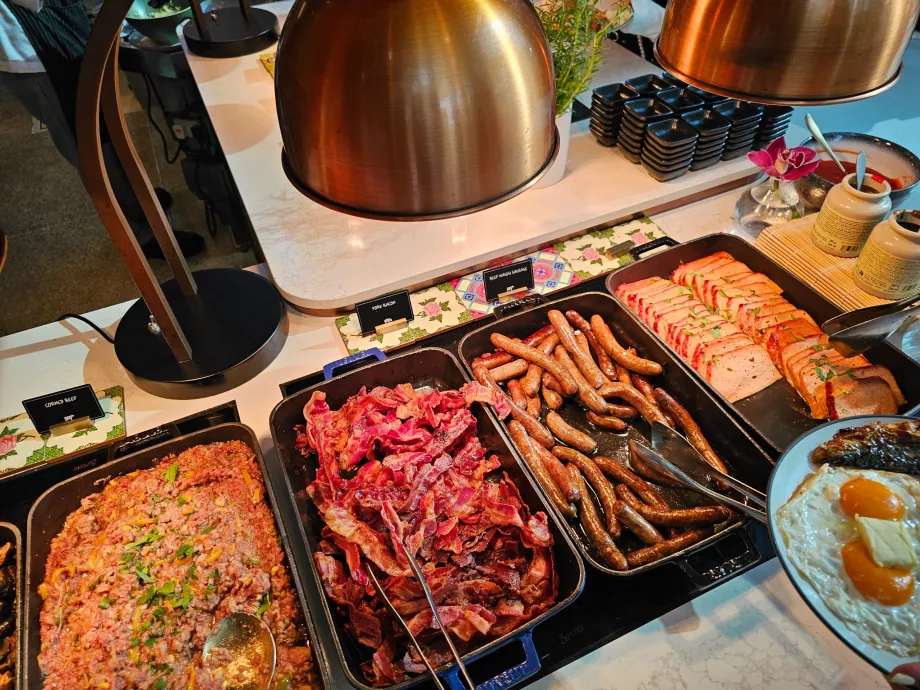 Сніданок у ресторані Rise