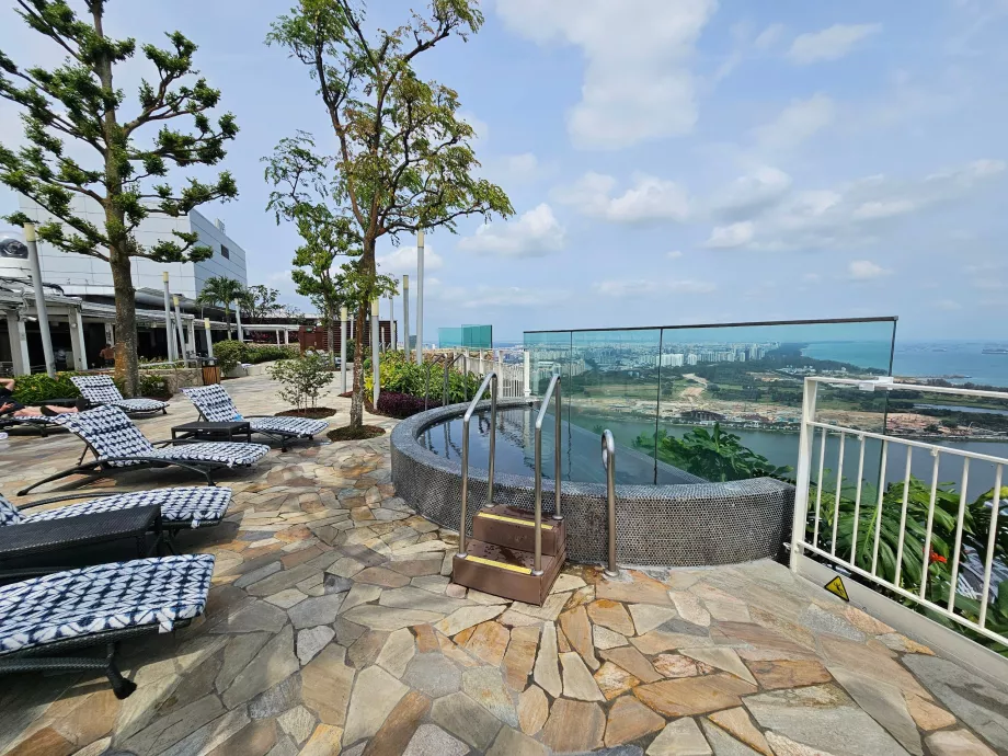 Гідромасажна ванна на даху