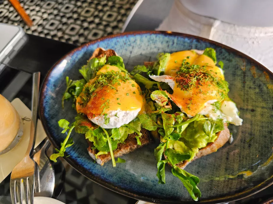 Сніданок у Spago Bar