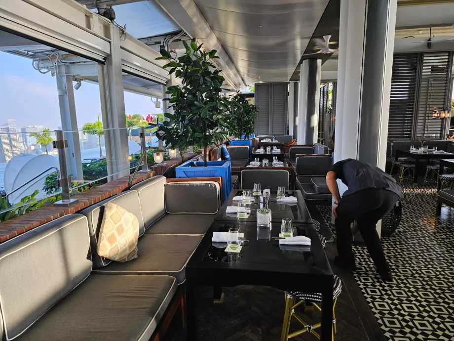 Сніданок у Spago Bar