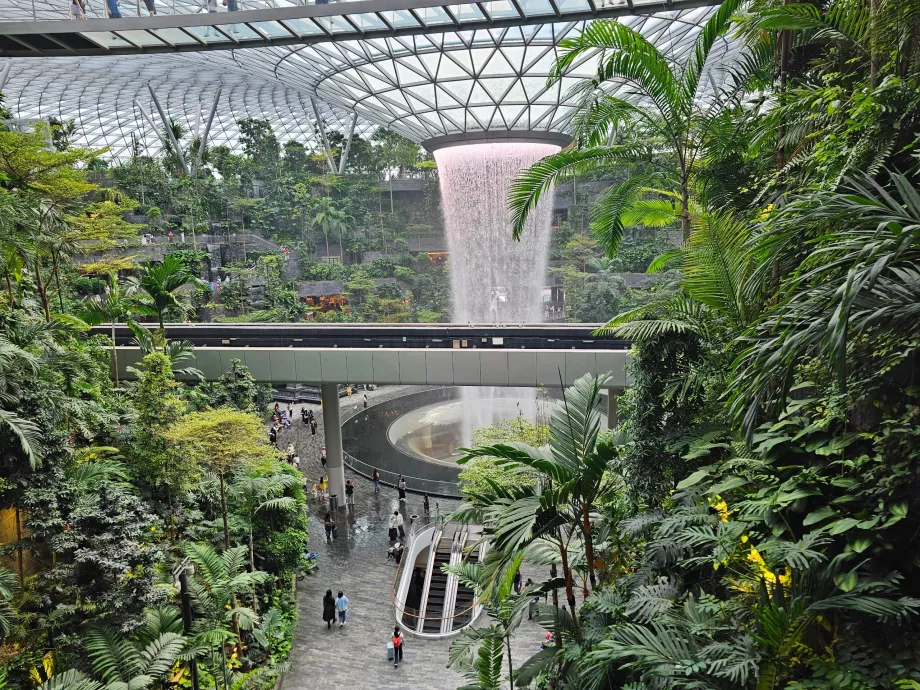 Водоспад в JEWEL