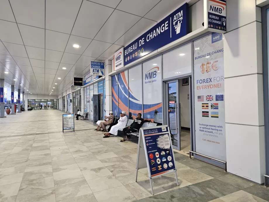 Обмін валюти та банкомати