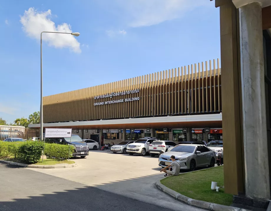 Наземний транспортний термінал