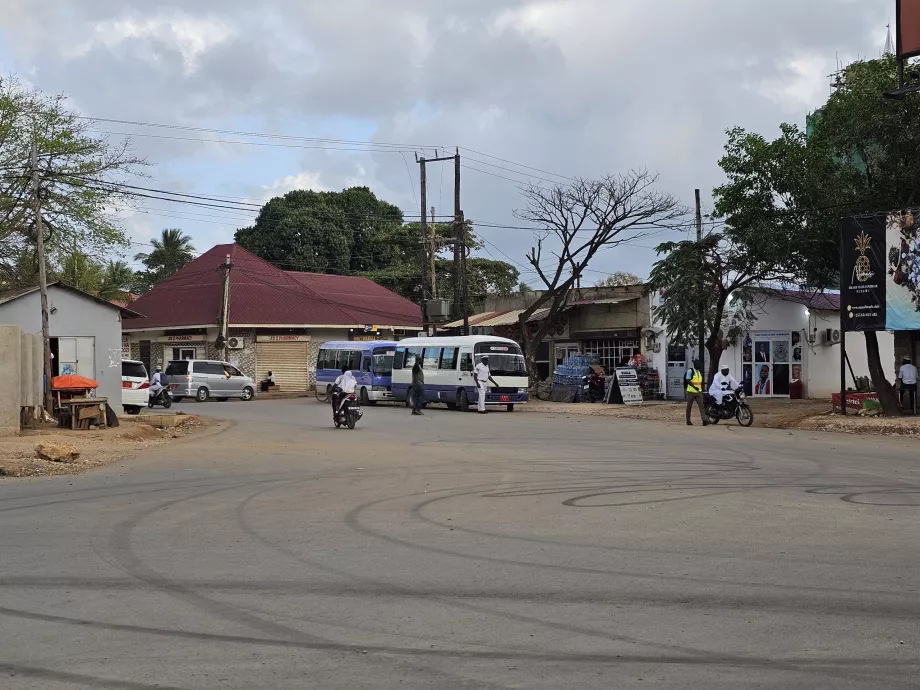 Зупинка дала-дала в аеропорту