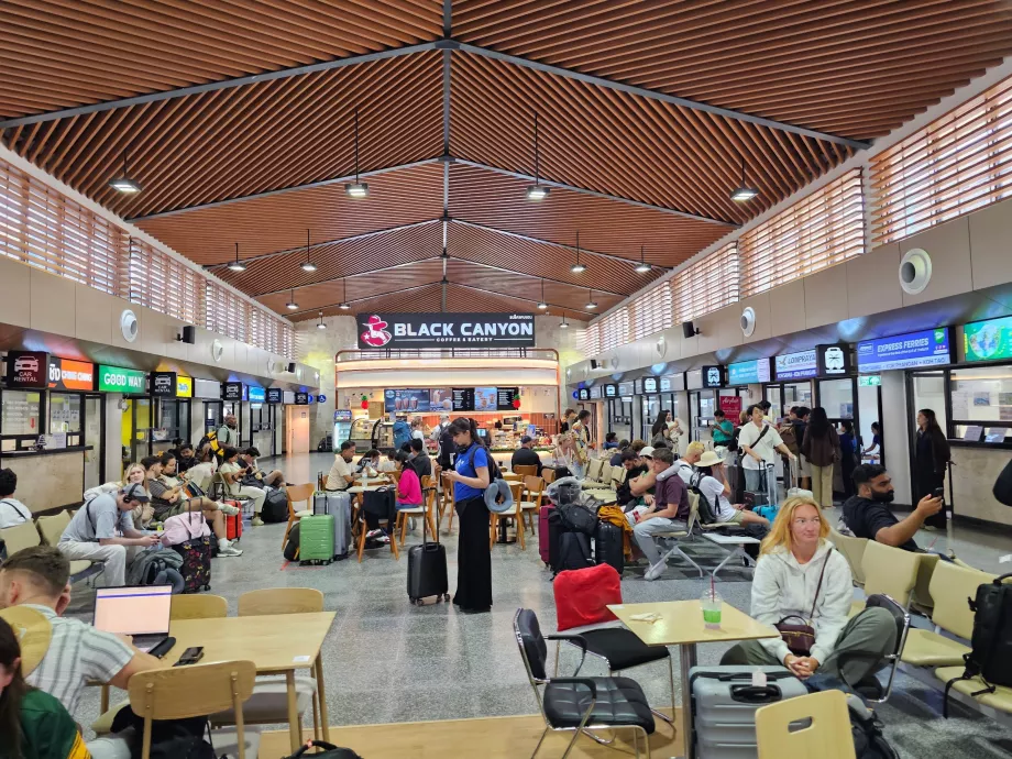 Наземний транспортний термінал