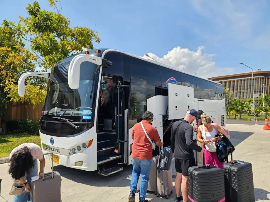 Наземний транспортний термінал