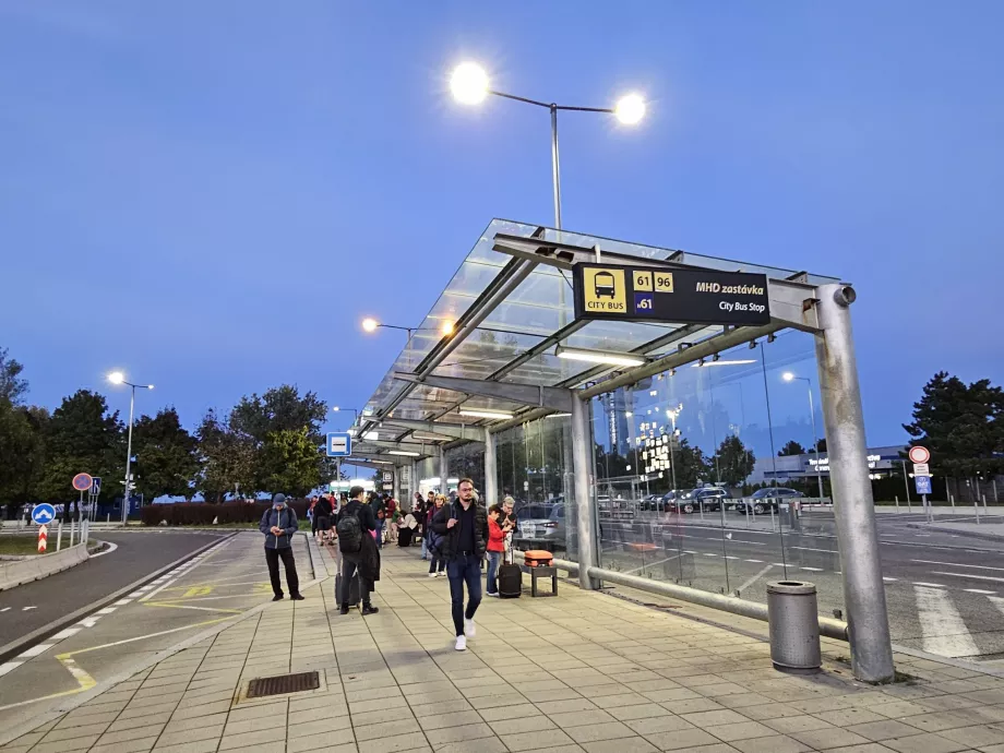 Автобусна зупинка в напрямку центру