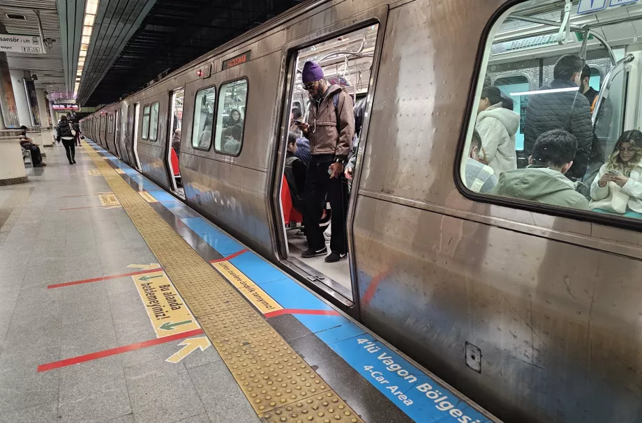 Поїзд Стамбульського метрополітену