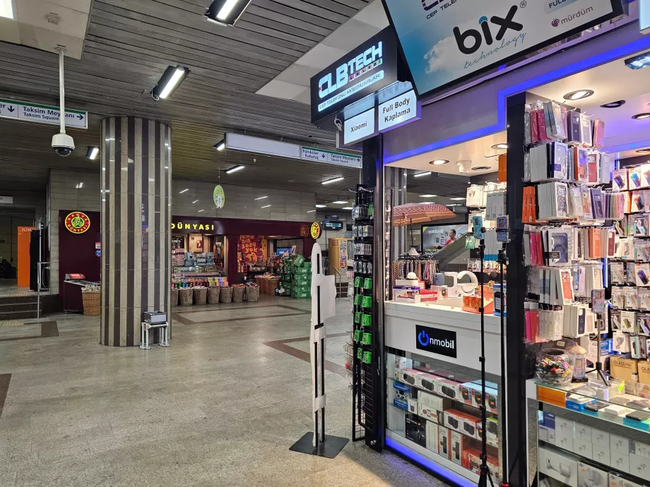 Магазини на станціях метро