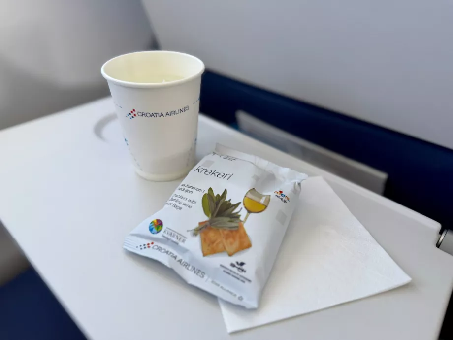 Прохолодні напої на рейсі PRG-ZAG Croatia Airlines
