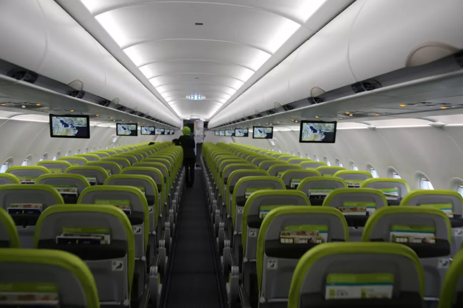 Інтер'єр літака A320 NEO SalamAir