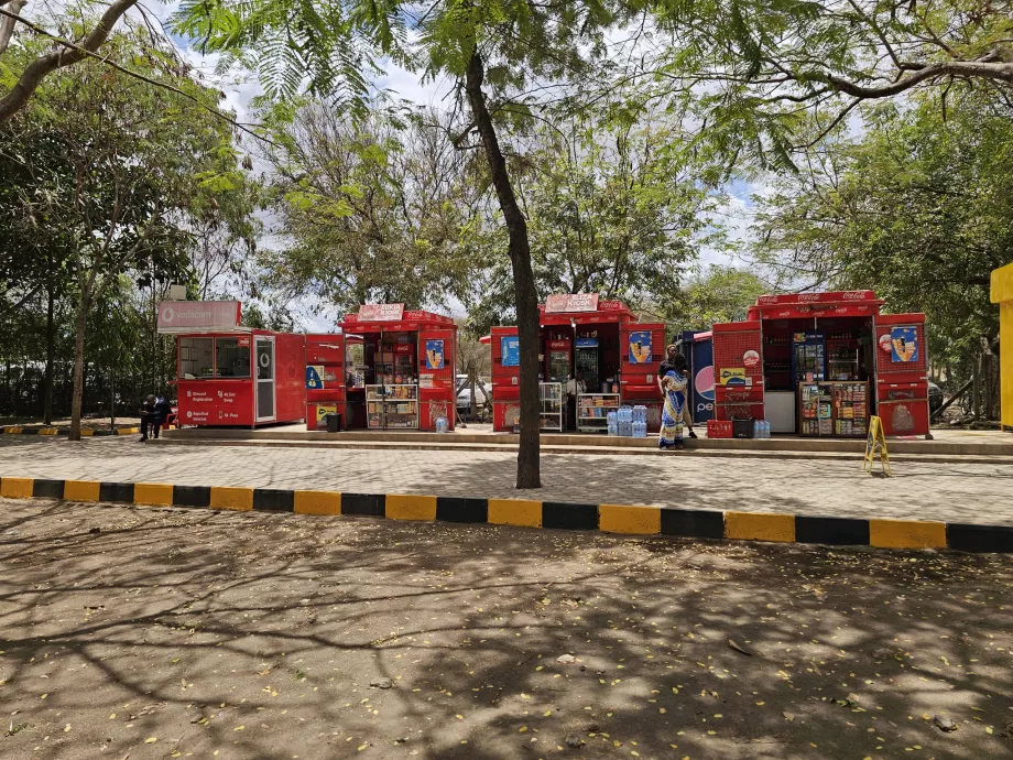 Пункти харчування перед залом прильоту