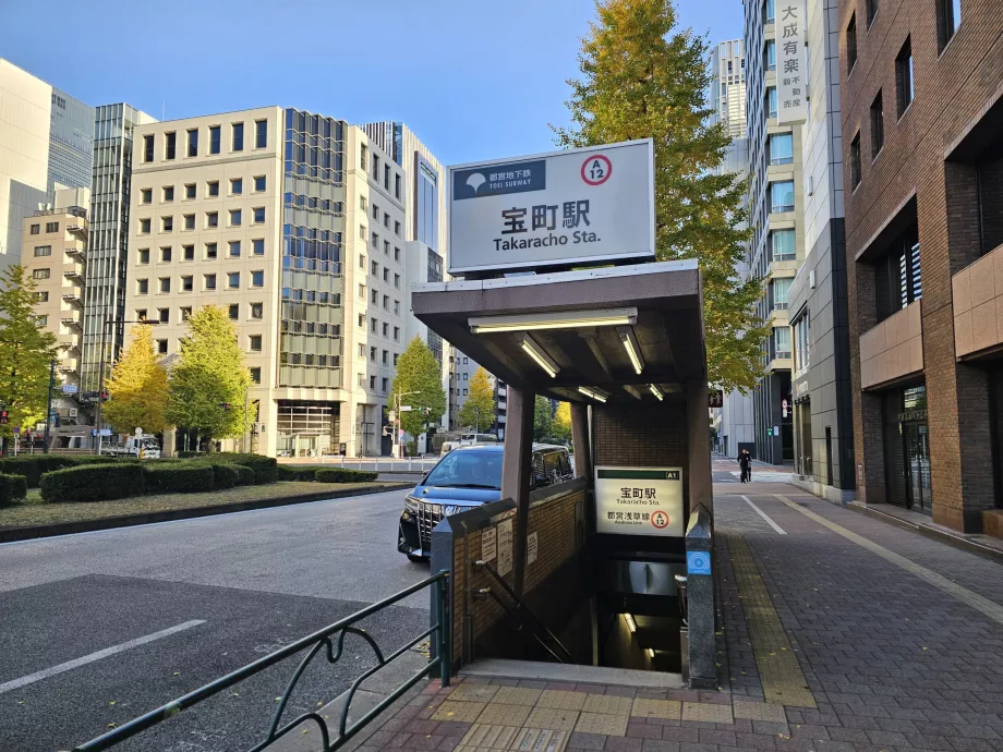 Вхід в метро - метро Тоей