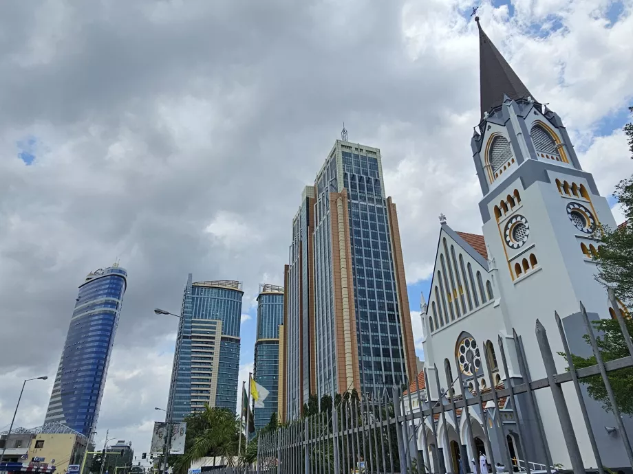 Собор Святого Йосипа та хмарочоси